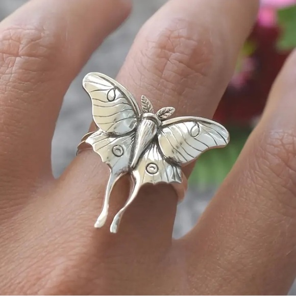 Butterfly Ring - Picture 2 of 4
